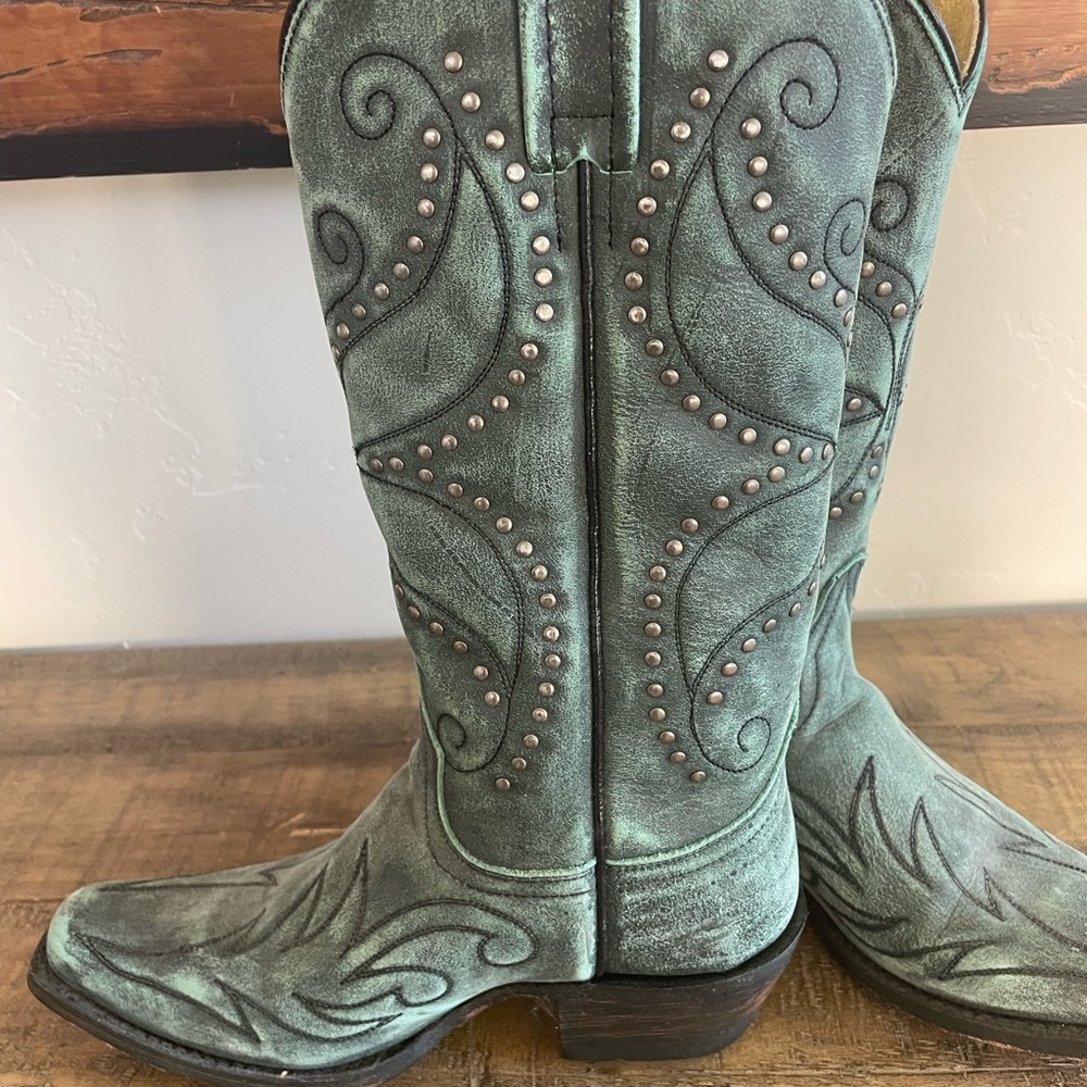 Heeled Boots with Ornate Stitching - Picture 2 of 6